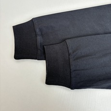 Dio*/迪奥 小标签圆领长袖T恤采用24S特纺紧密棉面料,185g;搭配32S双纱螺纹,300g。紧密 Dio*/迪奥 小标签圆领长袖T恤采用24S特纺紧密棉面料,185g;搭配32S双纱螺纹,300g。紧密