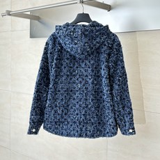 1V/路易 25FW连帽开花流苏牛仔外套第一时间购入ZP操作,复古赛络纺提花露纱面料,通过洗水及砂石打磨 1V/路易 25FW连帽开花流苏牛仔外套第一时间购入ZP操作,复古赛络纺提花露纱面料,通过洗水及砂石打磨