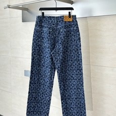 1V/路易 25FW老花提花流苏牛仔裤第一时间购入ZP操作,复古赛络纺提花露纱面料,通过洗水及砂石打磨, 1V/路易 25FW老花提花流苏牛仔裤第一时间购入ZP操作,复古赛络纺提花露纱面料,通过洗水及砂石打磨,