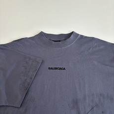 Balenciag*/巴黎Blcg 油墨做旧刺绣短袖采用纯棉面料,衣身涂鸦喷漆做旧处理,进口机刺绣。整体 Balenciag*/巴黎Blcg 油墨做旧刺绣短袖采用纯棉面料,衣身涂鸦喷漆做旧处理,进口机刺绣。整体