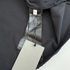 Balenciag*/巴黎 Blcg拼接插肩短袖32S双纱拉架 270g。纯棉质织物组织结构为平纹,面料 Balenciag*/巴黎 Blcg拼接插肩短袖32S双纱拉架 270g。纯棉质织物组织结构为平纹,面料