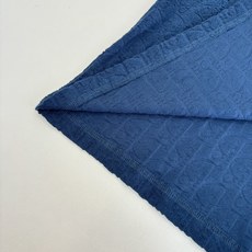 Dio*/迪奥 毛巾棉新配色提花短袖T恤这款蓝色棉质毛圈面料 丁 恤饰以同色调提花图案,致敬经典的 Ob Dio*/迪奥 毛巾棉新配色提花短袖T恤这款蓝色棉质毛圈面料 丁 恤饰以同色调提花图案,致敬经典的 Ob