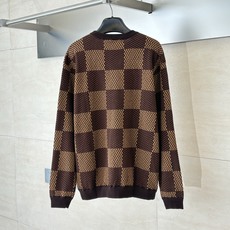 1V/路易 棋盘格钉珠针织长袖YB购入打版,毛料选用全精梳棉纱纱线,从工艺上来说,精梳棉在制作的过程中会 1V/路易 棋盘格钉珠针织长袖YB购入打版,毛料选用全精梳棉纱纱线,从工艺上来说,精梳棉在制作的过程中会