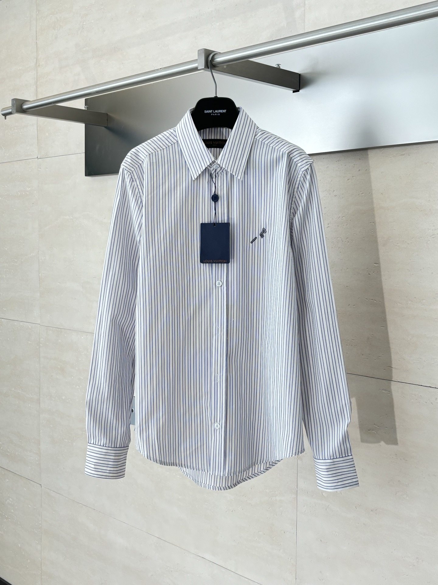 1V/路易 条纹元素别针刺绣长袖衬衫Size：S/M/L/XL