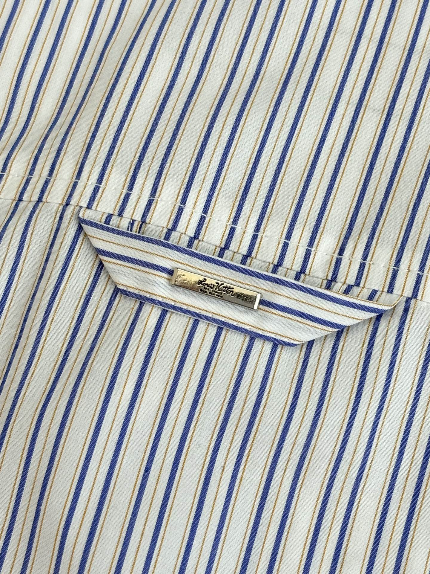 1V/路易 条纹元素别针刺绣长袖衬衫Size：S/M/L/XL