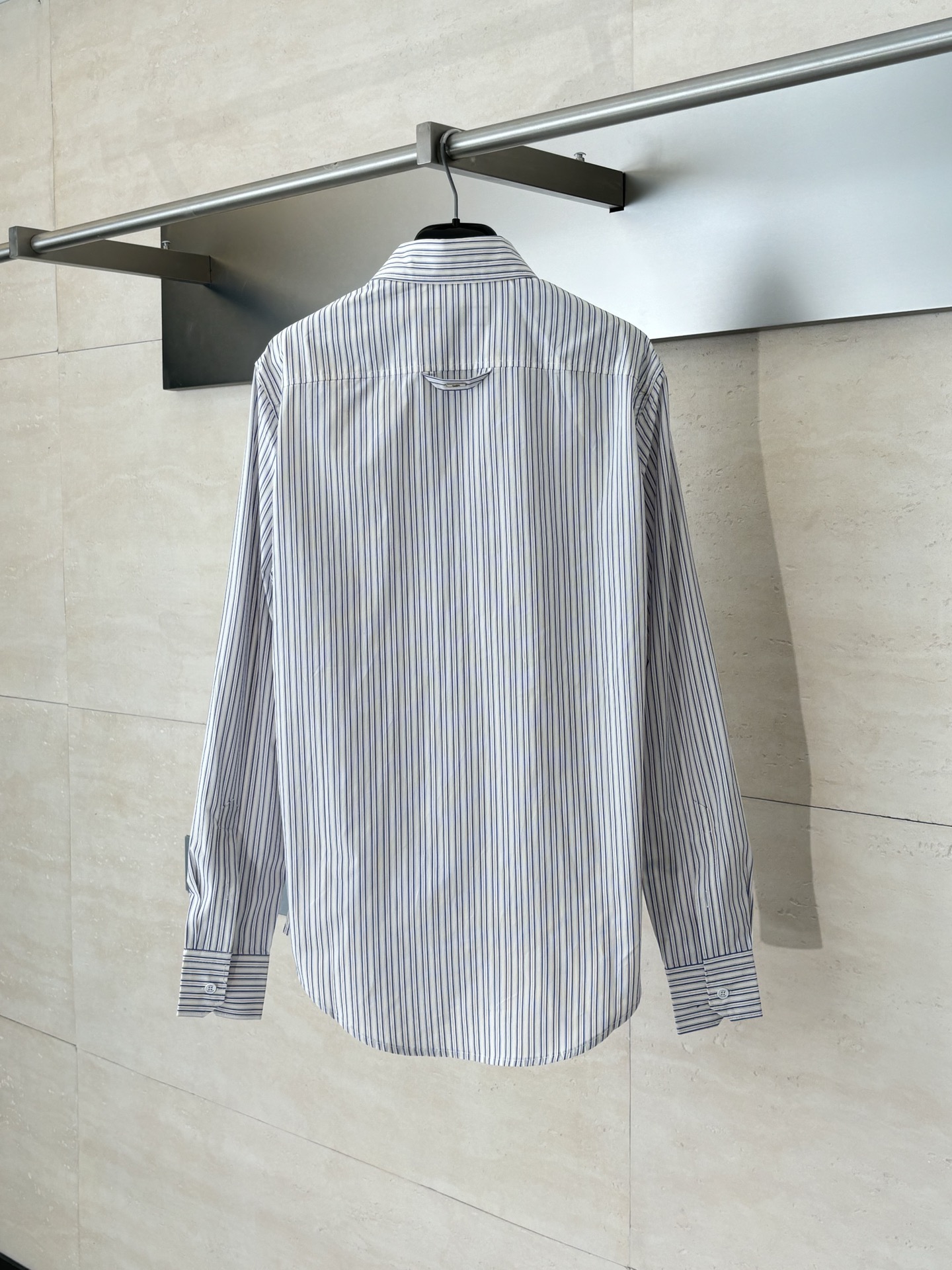 1V/路易 条纹元素别针刺绣长袖衬衫Size：S/M/L/XL