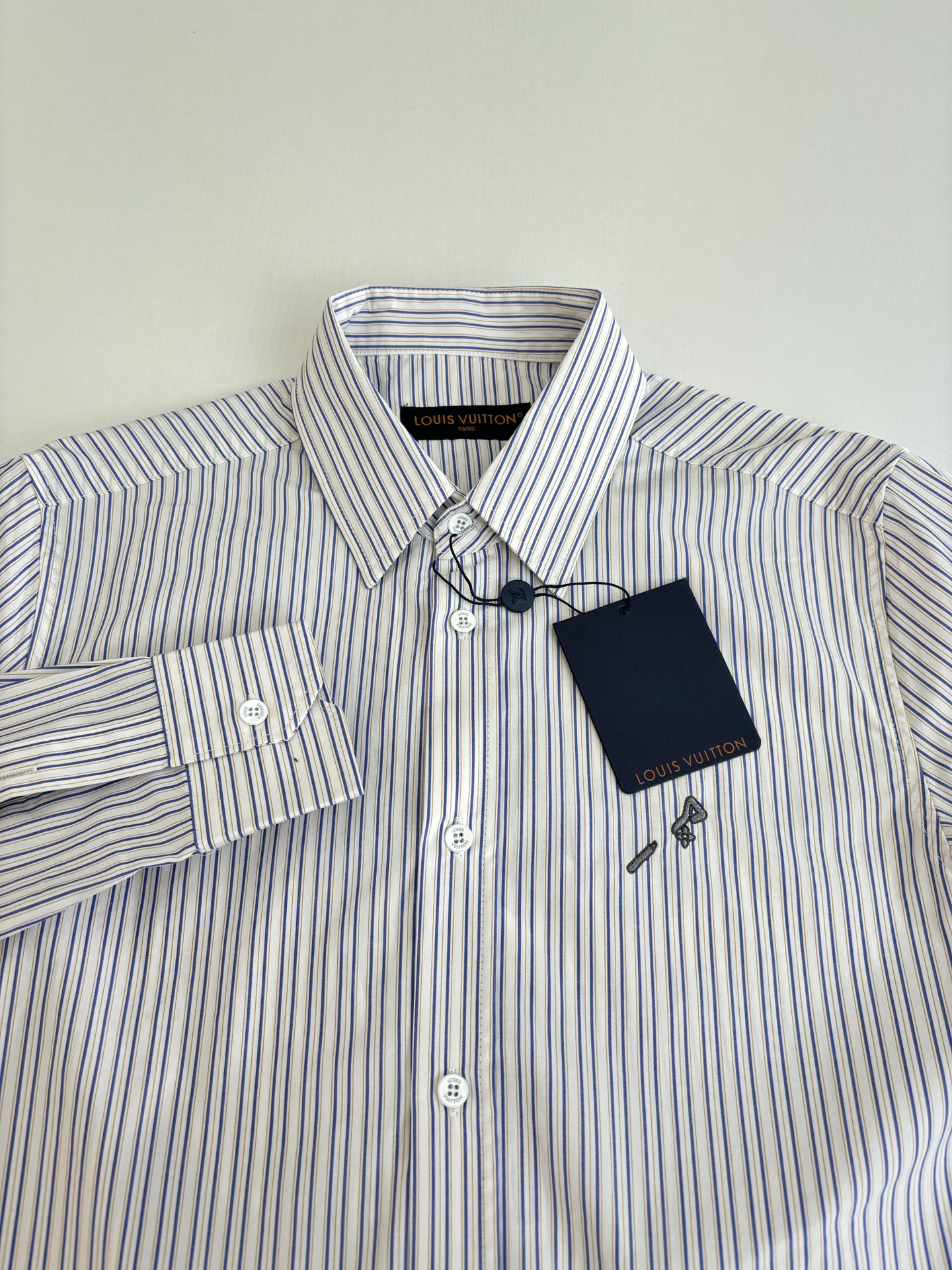 1V/路易 条纹元素别针刺绣长袖衬衫Size：S/M/L/XL