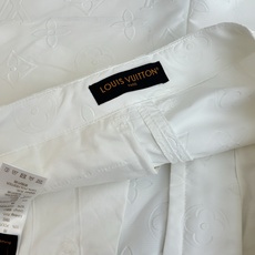 1V/路易 25FW 秋冬新款直筒压花西装长裤定制棉质混纺面料 全幅 Macro Monogram 压纹 1V/路易 25FW 秋冬新款直筒压花西装长裤定制棉质混纺面料 全幅 Macro Monogram 压纹