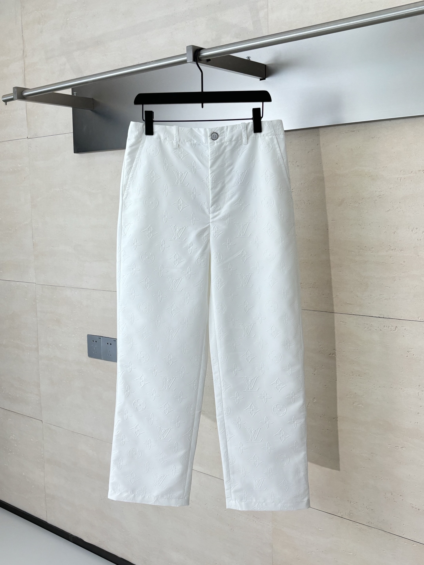 1V/路易 25FW 秋冬新款直筒压花西装长裤定制棉质混纺面料 全幅 Macro Monogram 压纹
