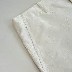 1V/路易 25FW 秋冬新款直筒压花西装长裤定制棉质混纺面料 全幅 Macro Monogram 压纹 1V/路易 25FW 秋冬新款直筒压花西装长裤定制棉质混纺面料 全幅 Macro Monogram 压纹