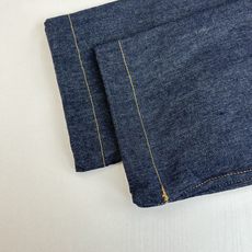 Dio*/迪奥 25FW 秋冬新款字母刺绣立领直筒牛仔夹克设计自Dior 档案的迪奥之爱标志 采用海军蓝 Dio*/迪奥 25FW 秋冬新款字母刺绣立领直筒牛仔夹克设计自Dior 档案的迪奥之爱标志 采用海军蓝