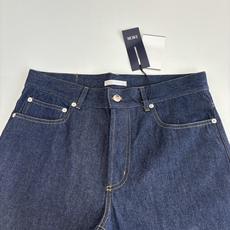 Dio*/迪奥 25FW 秋冬新款 直筒休闲牛仔长裤采用海军蓝色棉质牛仔布 后侧饰以迪奥之爱皮革标牌 腰 Dio*/迪奥 25FW 秋冬新款 直筒休闲牛仔长裤采用海军蓝色棉质牛仔布 后侧饰以迪奥之爱皮革标牌 腰