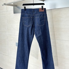 Dio*/迪奥 25FW 秋冬新款 直筒休闲牛仔长裤采用海军蓝色棉质牛仔布 后侧饰以迪奥之爱皮革标牌 腰 Dio*/迪奥 25FW 秋冬新款 直筒休闲牛仔长裤采用海军蓝色棉质牛仔布 后侧饰以迪奥之爱皮革标牌 腰