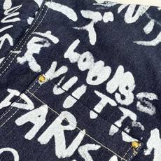 1V/路易 FW25 Nigo 联名款V领涂鸦牛仔外套FW秋冬秀款高订面料采用430克牛仔布料,洗水后手 1V/路易 FW25 Nigo 联名款V领涂鸦牛仔外套FW秋冬秀款高订面料采用430克牛仔布料,洗水后手