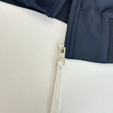 Loew*/罗意威 蓝校服套装拉链外套原¥117,900购买,轻盈科技平纹针织面料、胸前Anagram Loew*/罗意威 蓝校服套装拉链外套原¥117,900购买,轻盈科技平纹针织面料、胸前Anagram