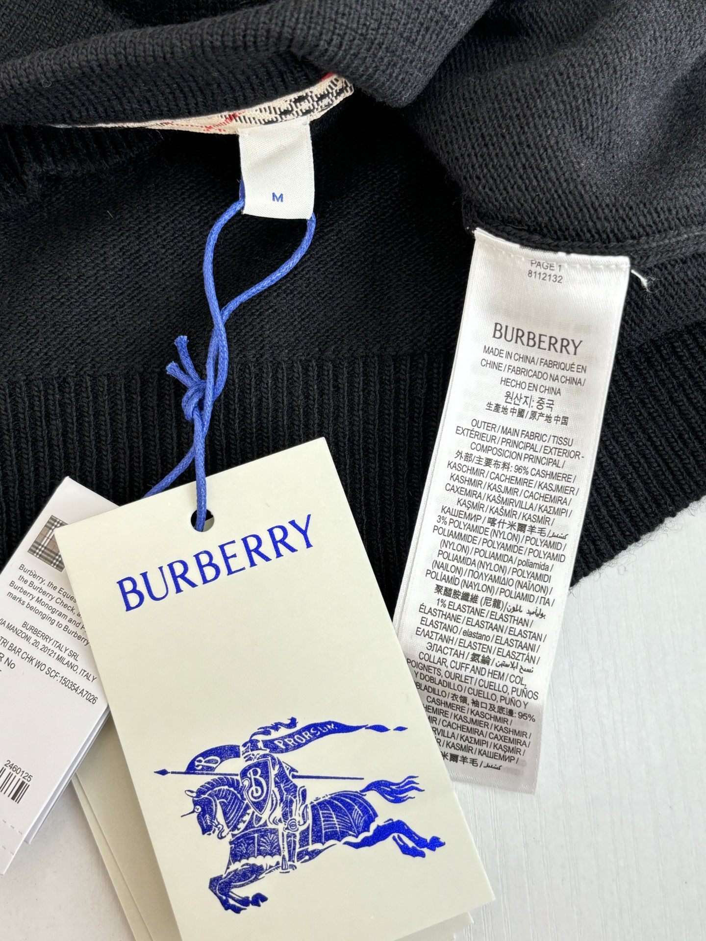 Burberr*/巴宝莉Bbr 战马小标刺绣羊绒Polo领针织毛衣此款高领针织衫，选用轻盈纯羊毛平织面料