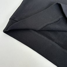 Moncle*/蒙口 藤原浩联名印花圆领卫衣采用棉为基底编织而成的单面鱼鳞布面料,正面为平滑的针织面,触 Moncle*/蒙口 藤原浩联名印花圆领卫衣采用棉为基底编织而成的单面鱼鳞布面料,正面为平滑的针织面,触