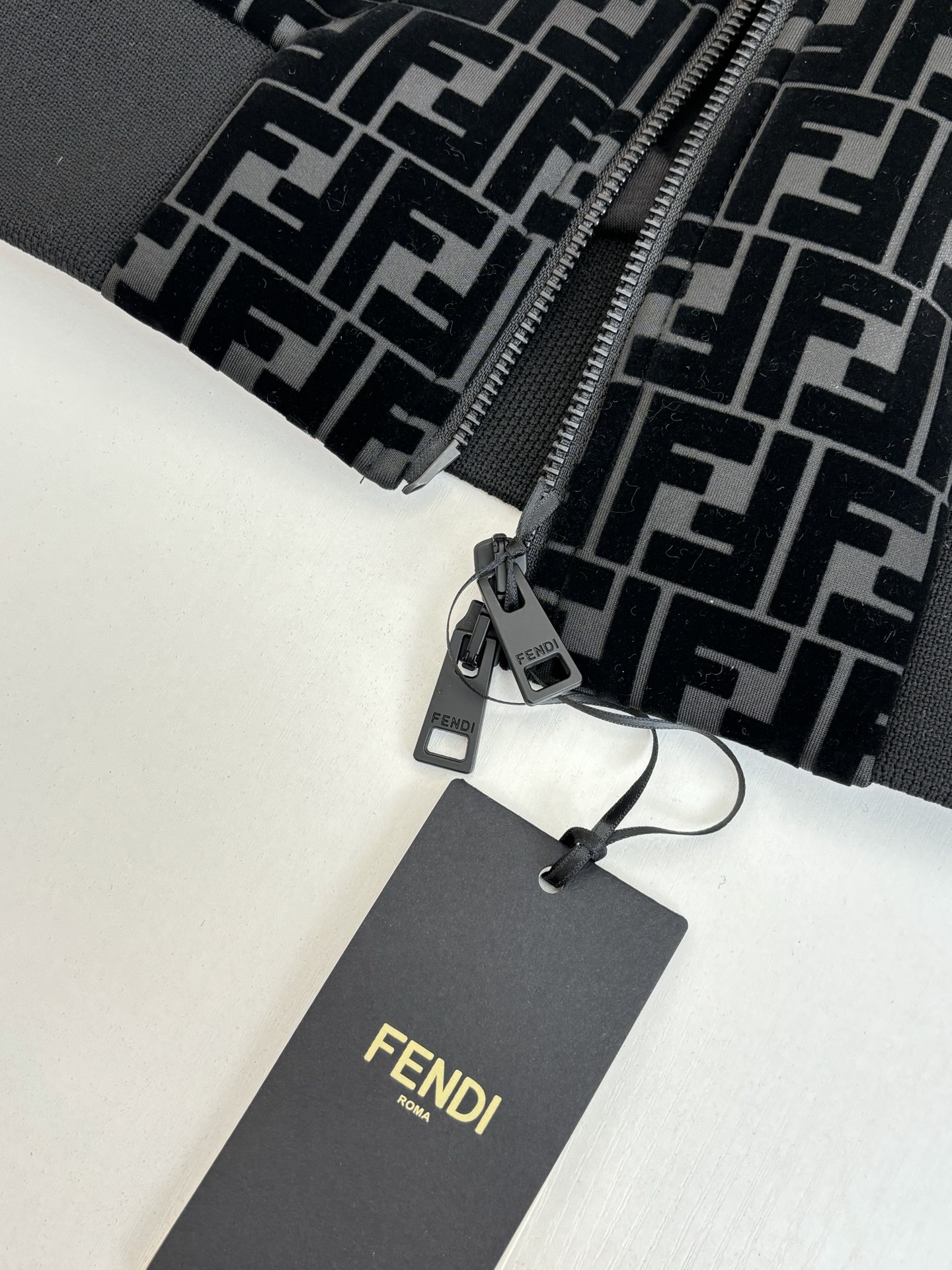 Fend*/芬迪 老花植绒满印连帽夹克外套Size：S/M/L/XL