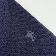Burberr*/巴宝莉Bbr 战马小标刺绣羊绒圆领针织毛衣此款高领针织衫,选用轻盈纯羊毛平织面料打造。 Burberr*/巴宝莉Bbr 战马小标刺绣羊绒圆领针织毛衣此款高领针织衫,选用轻盈纯羊毛平织面料打造。