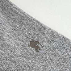 Burberr*/巴宝莉Bbr 战马小标刺绣羊绒半拉链针织毛衣此款高领针织衫,选用轻盈纯羊毛平织面料打造 Burberr*/巴宝莉Bbr 战马小标刺绣羊绒半拉链针织毛衣此款高领针织衫,选用轻盈纯羊毛平织面料打造