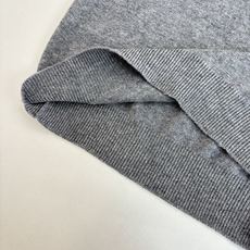 Burberr*/巴宝莉Bbr 战马小标刺绣羊绒半拉链针织毛衣此款高领针织衫,选用轻盈纯羊毛平织面料打造 Burberr*/巴宝莉Bbr 战马小标刺绣羊绒半拉链针织毛衣此款高领针织衫,选用轻盈纯羊毛平织面料打造