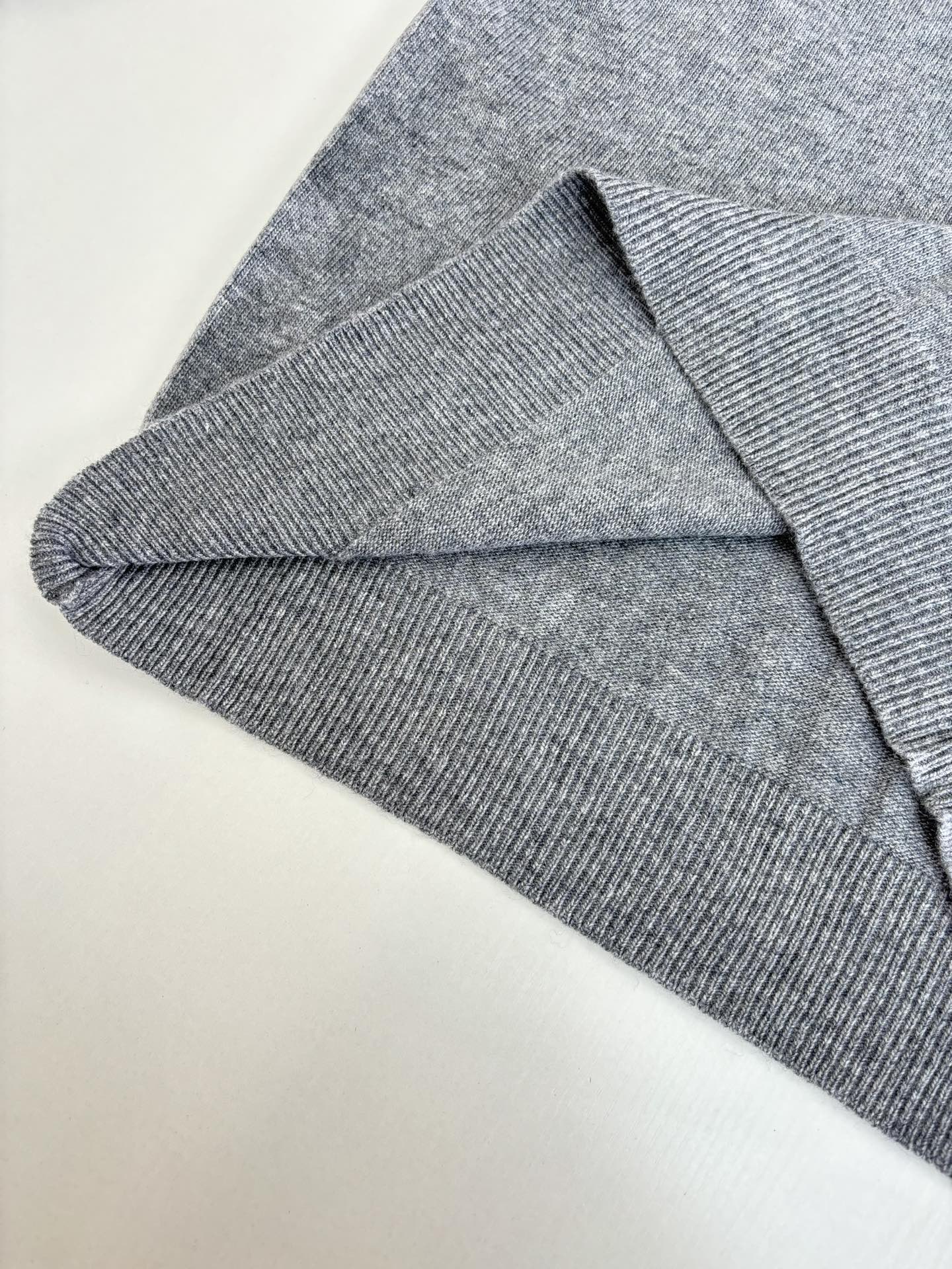 Burberry Burberr*/巴宝莉Bbr 战马小标刺绣羊绒圆领针织毛衣