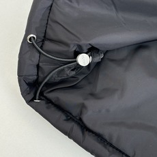 Prad*/普拉达 Milano再生尼龙三角徽章翻领棉服Prada经典著作,永不过气...再生尼龙系列的 Prad*/普拉达 Milano再生尼龙三角徽章翻领棉服Prada经典著作,永不过气...再生尼龙系列的