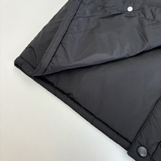 Prad*/普拉达 Milano再生尼龙三角徽章翻领棉服Prada经典著作,永不过气...再生尼龙系列的 Prad*/普拉达 Milano再生尼龙三角徽章翻领棉服Prada经典著作,永不过气...再生尼龙系列的