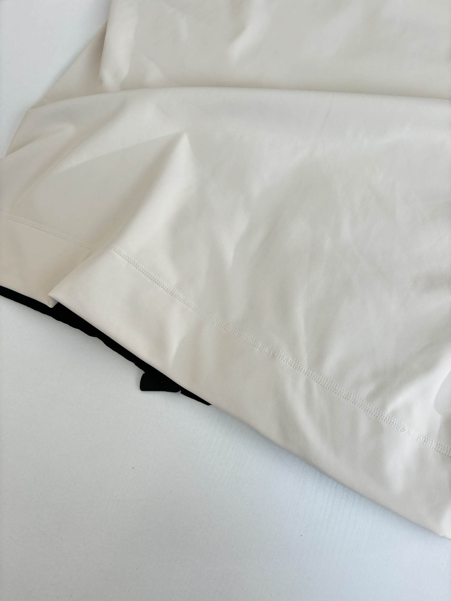 Moncle*/蒙口 Grenoble纯色拼接字母徽标印花连帽长袖羽绒服成分含量羽绒90%羽毛10%面料