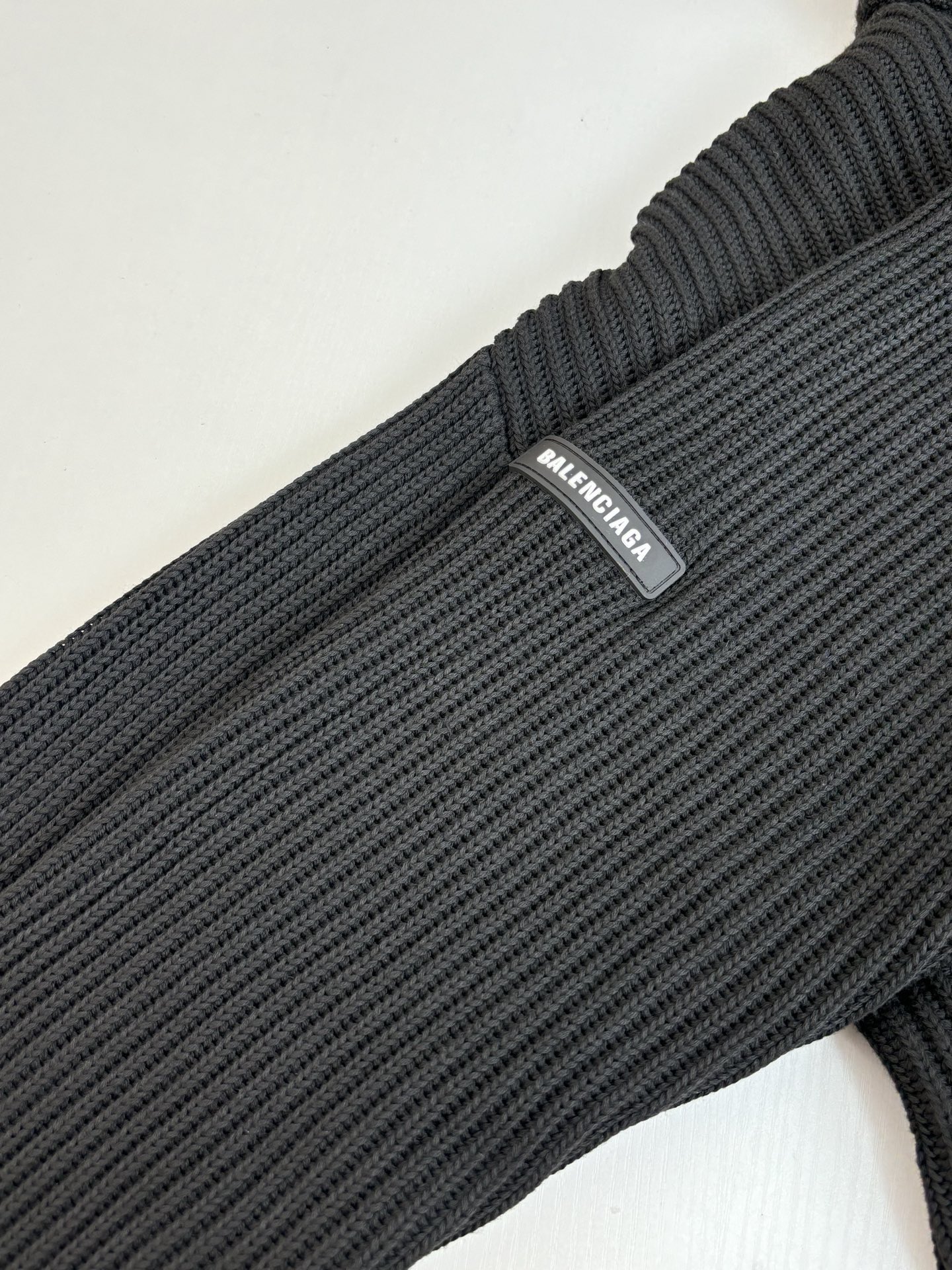 Balenciag*/巴黎Blcg 25SS 假两件拼接拉链开衫毛衣 毛衣的针织主体部分并非市面通用面料