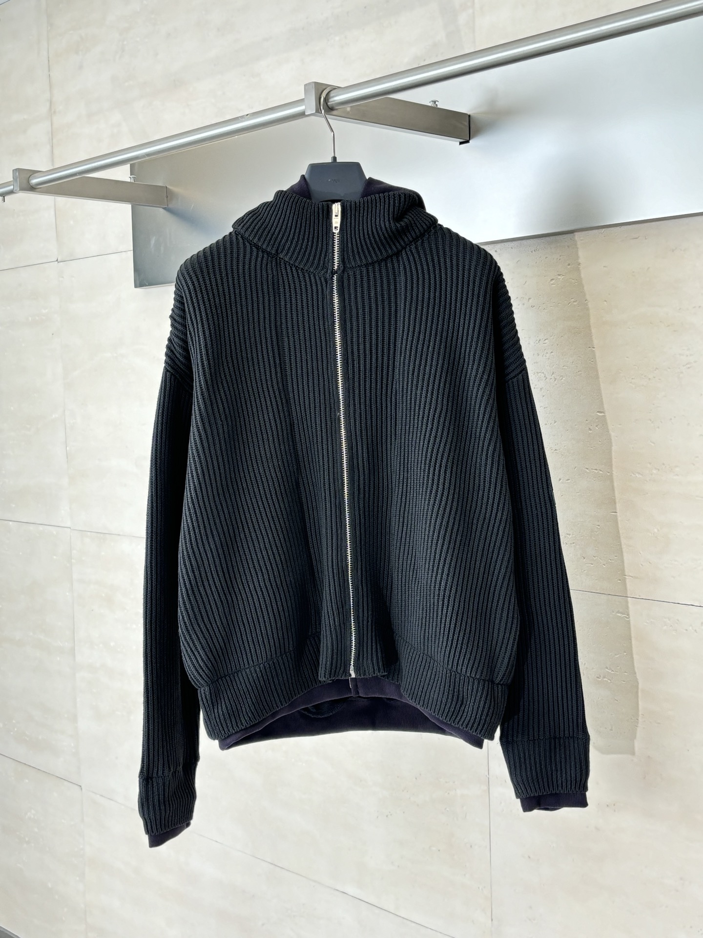 Balenciag*/巴黎Blcg 25SS 假两件拼接拉链开衫毛衣 毛衣的针织主体部分并非市面通用面料