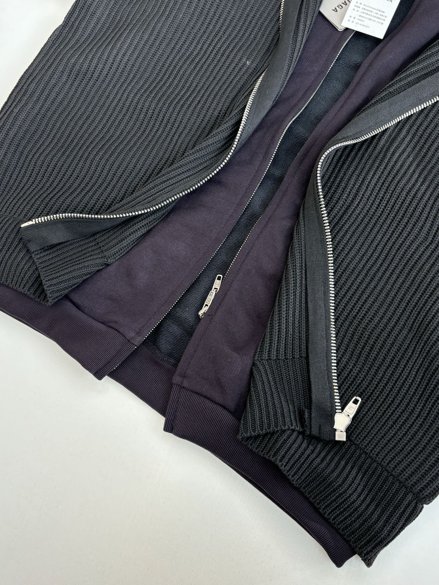 Balenciag*/巴黎Blcg 25SS 假两件拼接拉链开衫毛衣 毛衣的针织主体部分并非市面通用面料