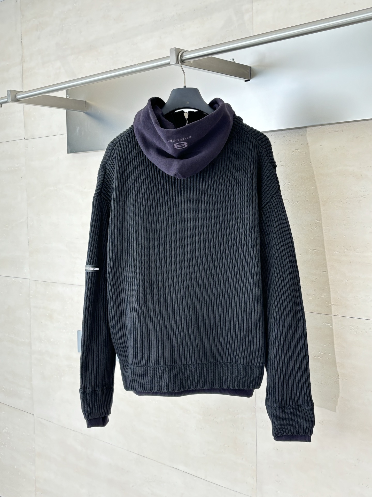 Balenciag*/巴黎Blcg 25SS 假两件拼接拉链开衫毛衣 毛衣的针织主体部分并非市面通用面料