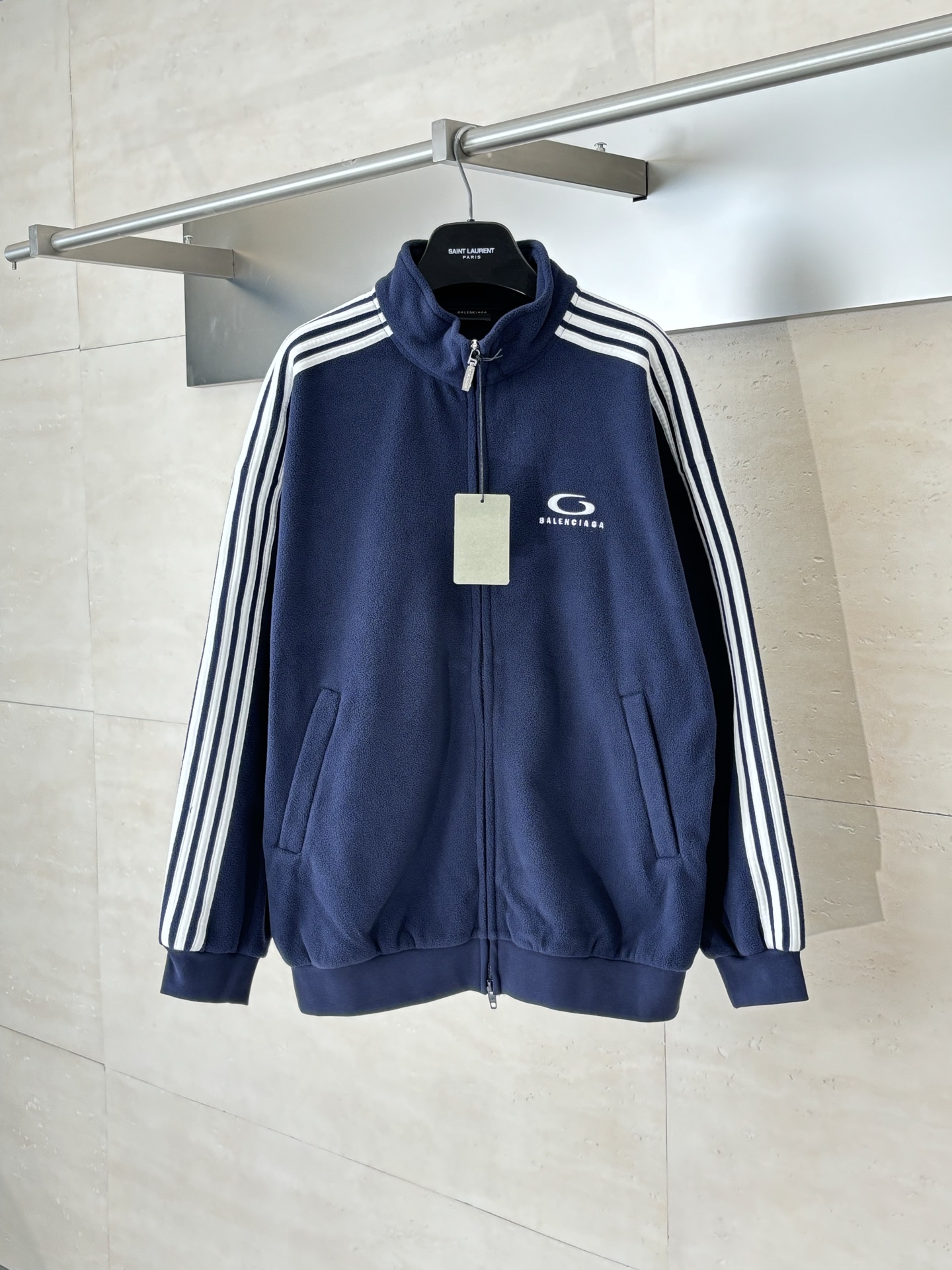 Balenciag*/巴黎Blcg PRE-FALL 25大圆环刺绣摇粒绒外套Size：S/M/L/XL