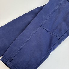 Miu Mi*/缪缪 25FW 法工伐木夹棉外套采用16OZ进口高克重牛仔面料,选用更长绒的优质棉花纺成 Miu Mi*/缪缪 25FW 法工伐木夹棉外套采用16OZ进口高克重牛仔面料,选用更长绒的优质棉花纺成