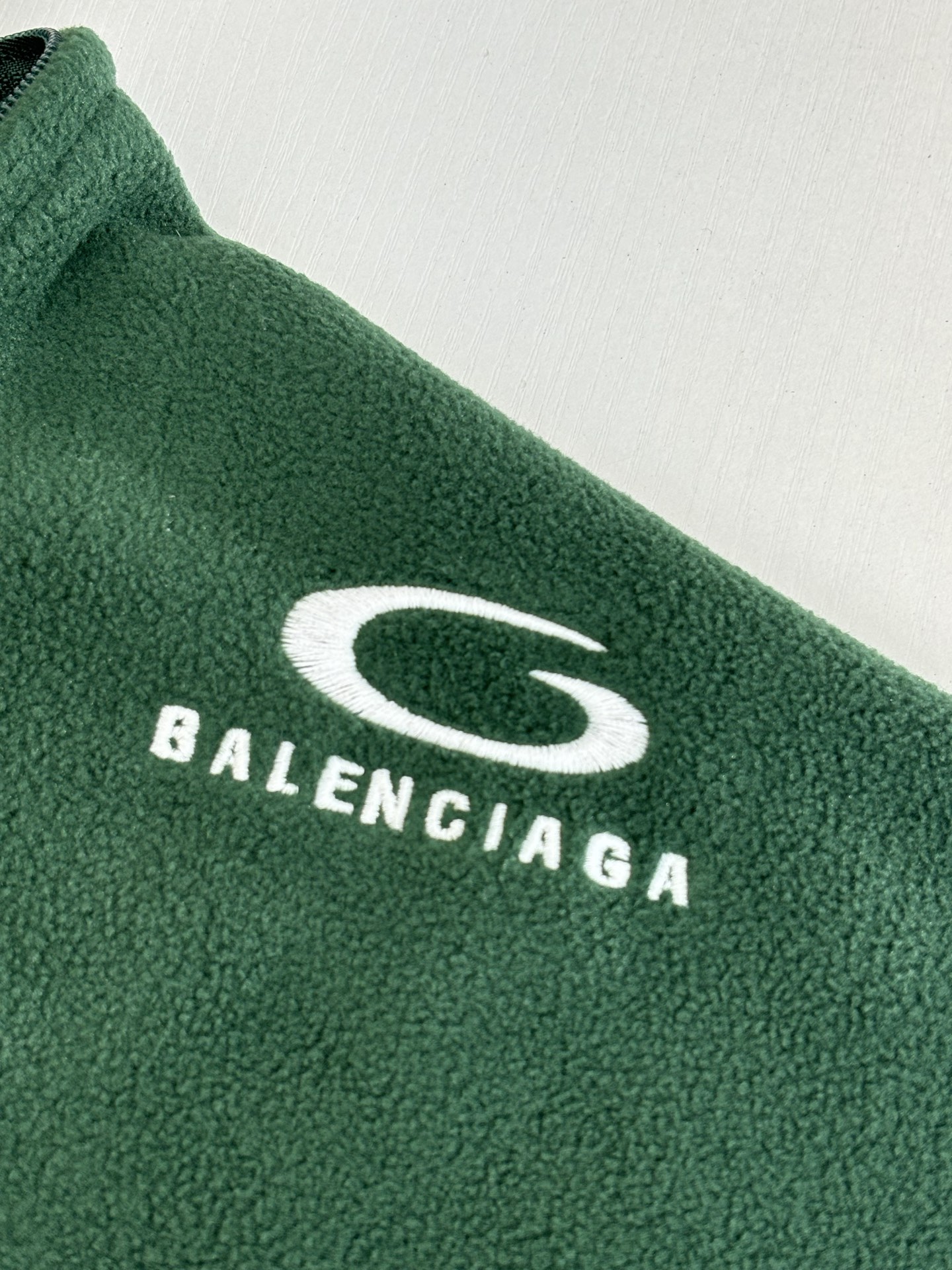 P255
Balenciag*/巴黎Blcg PRE-FALL 25大圆环刺绣摇粒绒外套

Size：S/M/L/XL