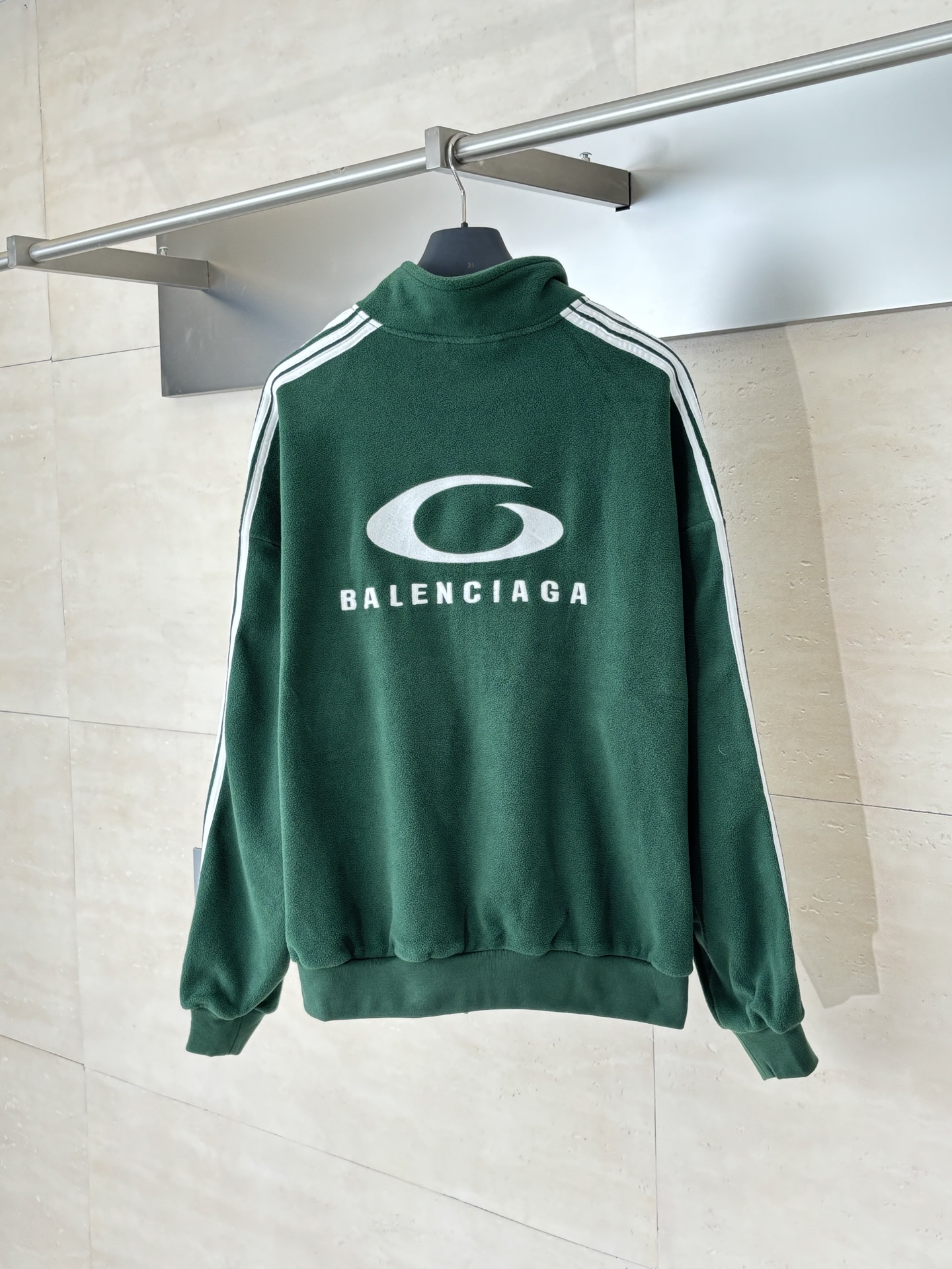 P255
Balenciag*/巴黎Blcg PRE-FALL 25大圆环刺绣摇粒绒外套

Size：S/M/L/XL