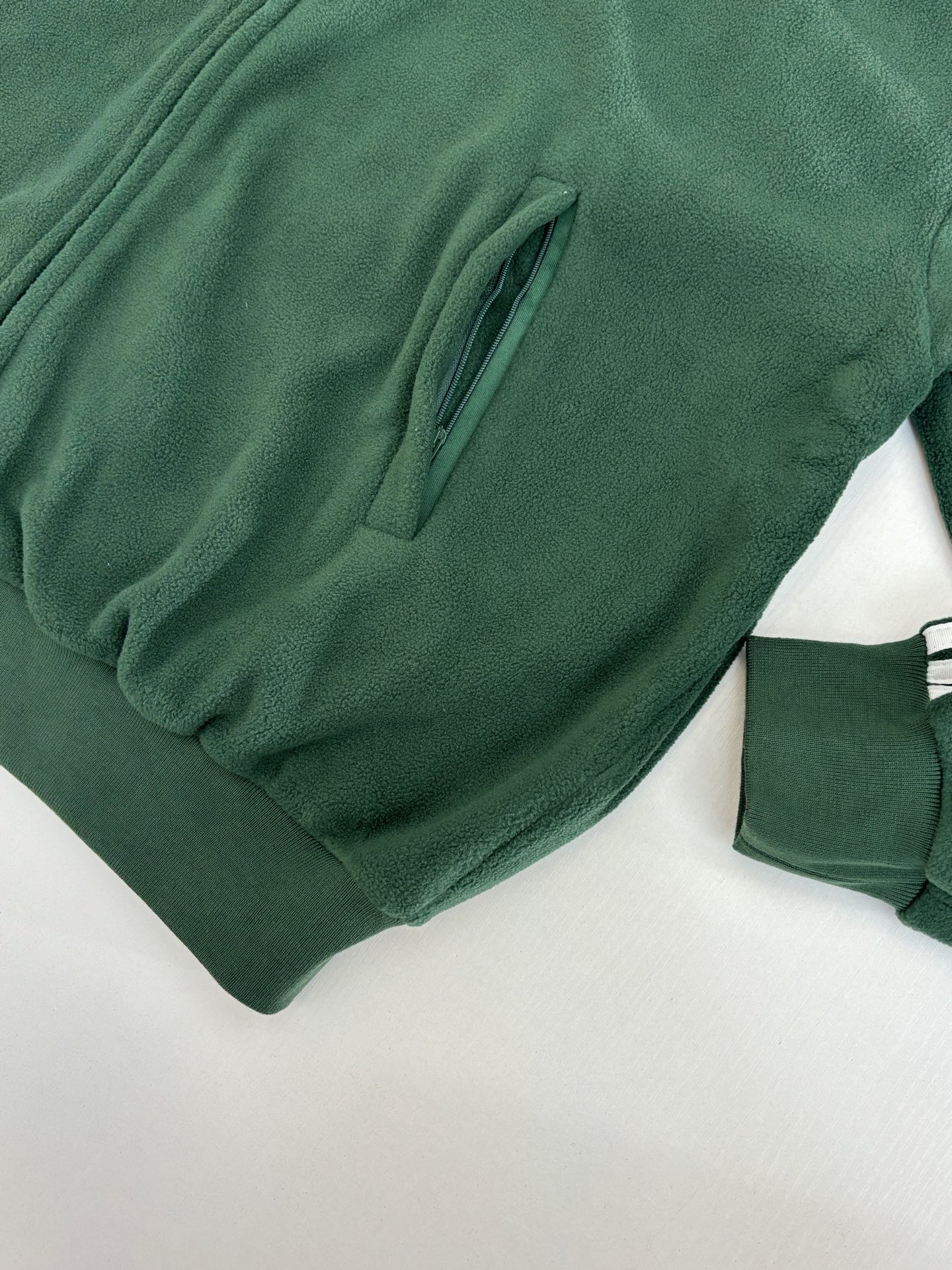 P255
Balenciag*/巴黎Blcg PRE-FALL 25大圆环刺绣摇粒绒外套

Size：S/M/L/XL