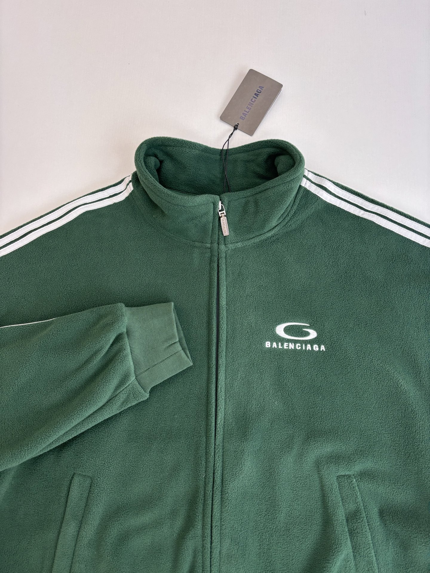P255
Balenciag*/巴黎Blcg PRE-FALL 25大圆环刺绣摇粒绒外套

Size：S/M/L/XL