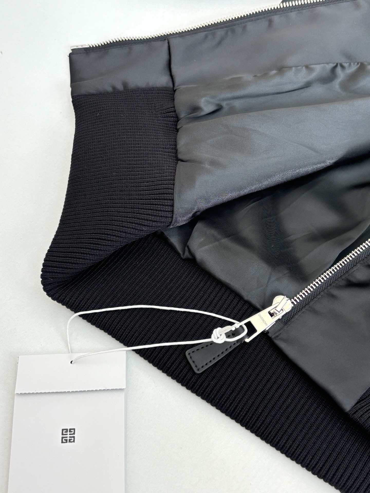 P275
Givench*/纪梵希 同色系拼皮廓形飞行夹克外套

Size：S/M/L/XL