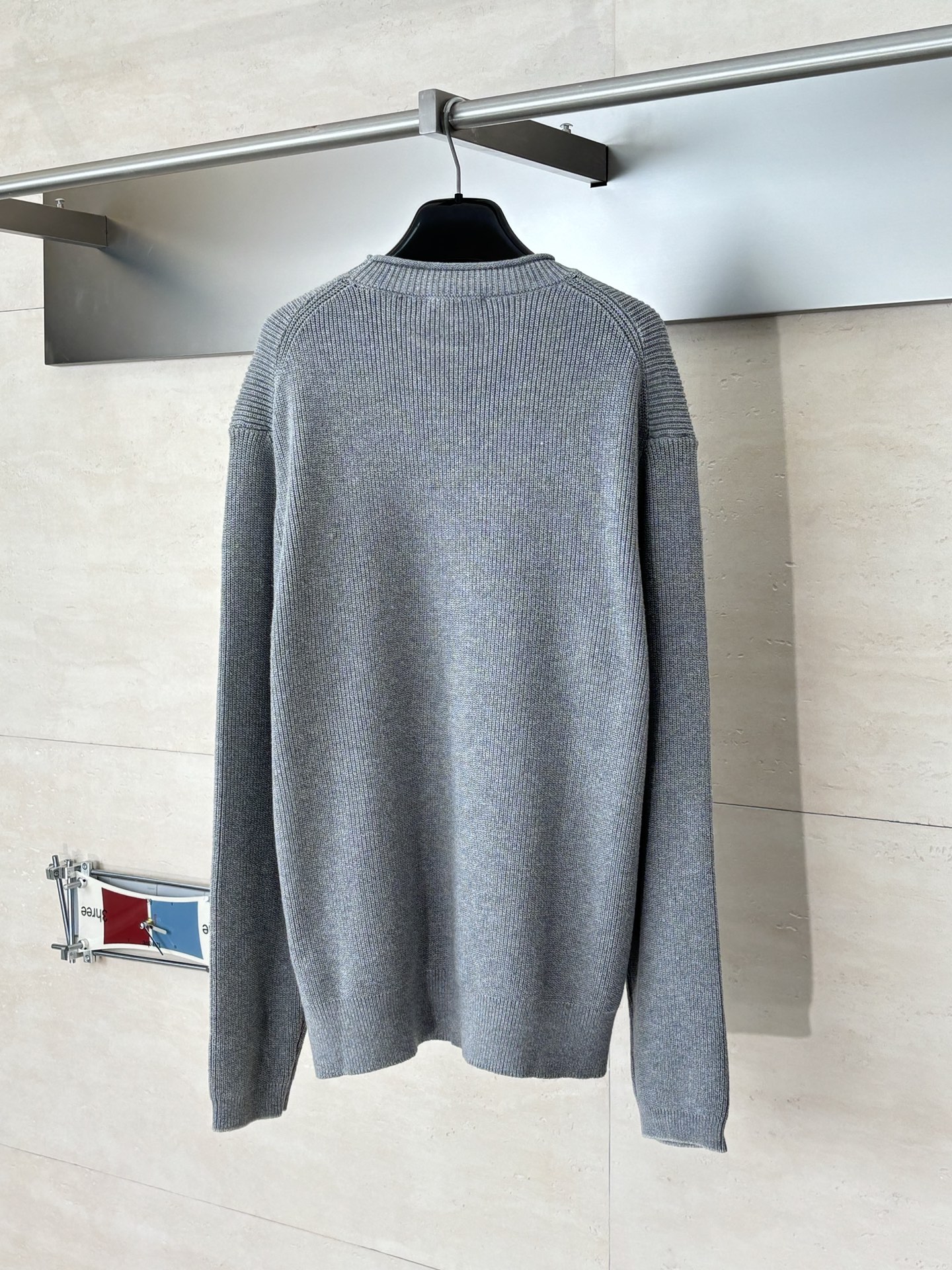 P200
Brunello Cucinell*/ Bc领口卷边老钱风套头针织毛衣

定制麻棉混纺毛料，采用进口织机（7针）编织，定制毛料，毛料酵洗

Size：S/M/L/XL