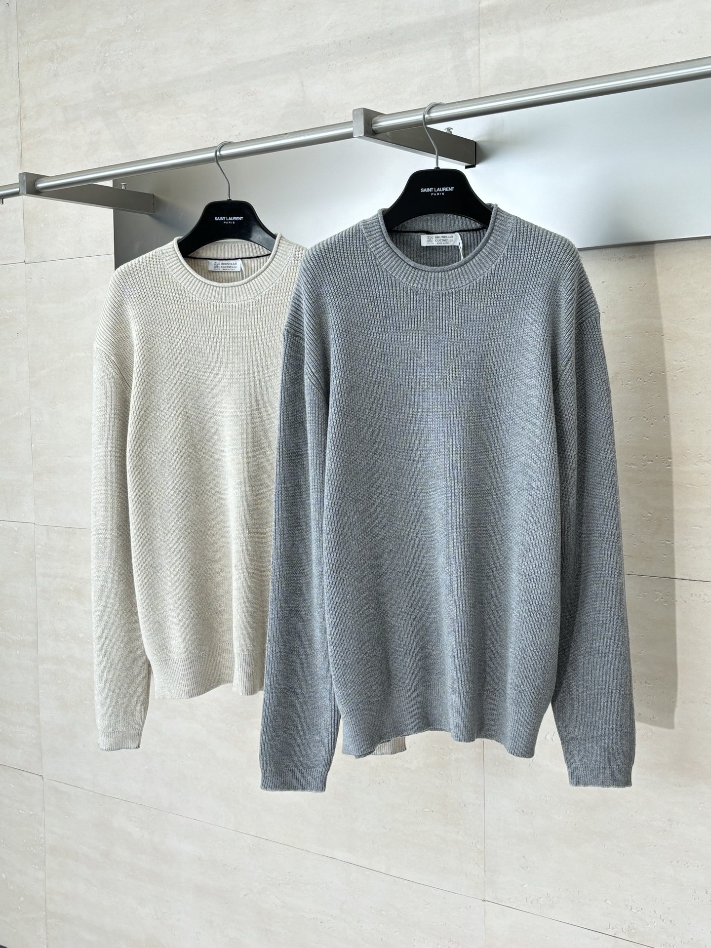 P200
Brunello Cucinell*/ Bc领口卷边老钱风套头针织毛衣

定制麻棉混纺毛料，采用进口织机（7针）编织，定制毛料，毛料酵洗

Size：S/M/L/XL