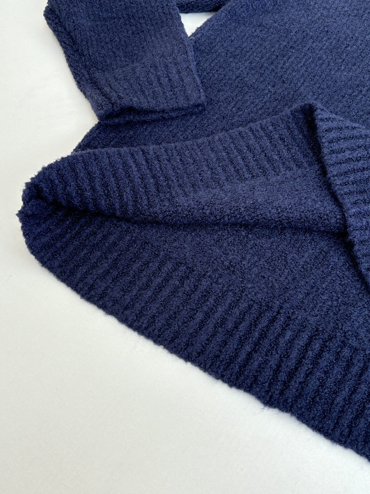 P230
1V/路易 SS26早春新款 嵌花镜像大Logo圆领套头针织毛衣

Size：S/M/L/XL