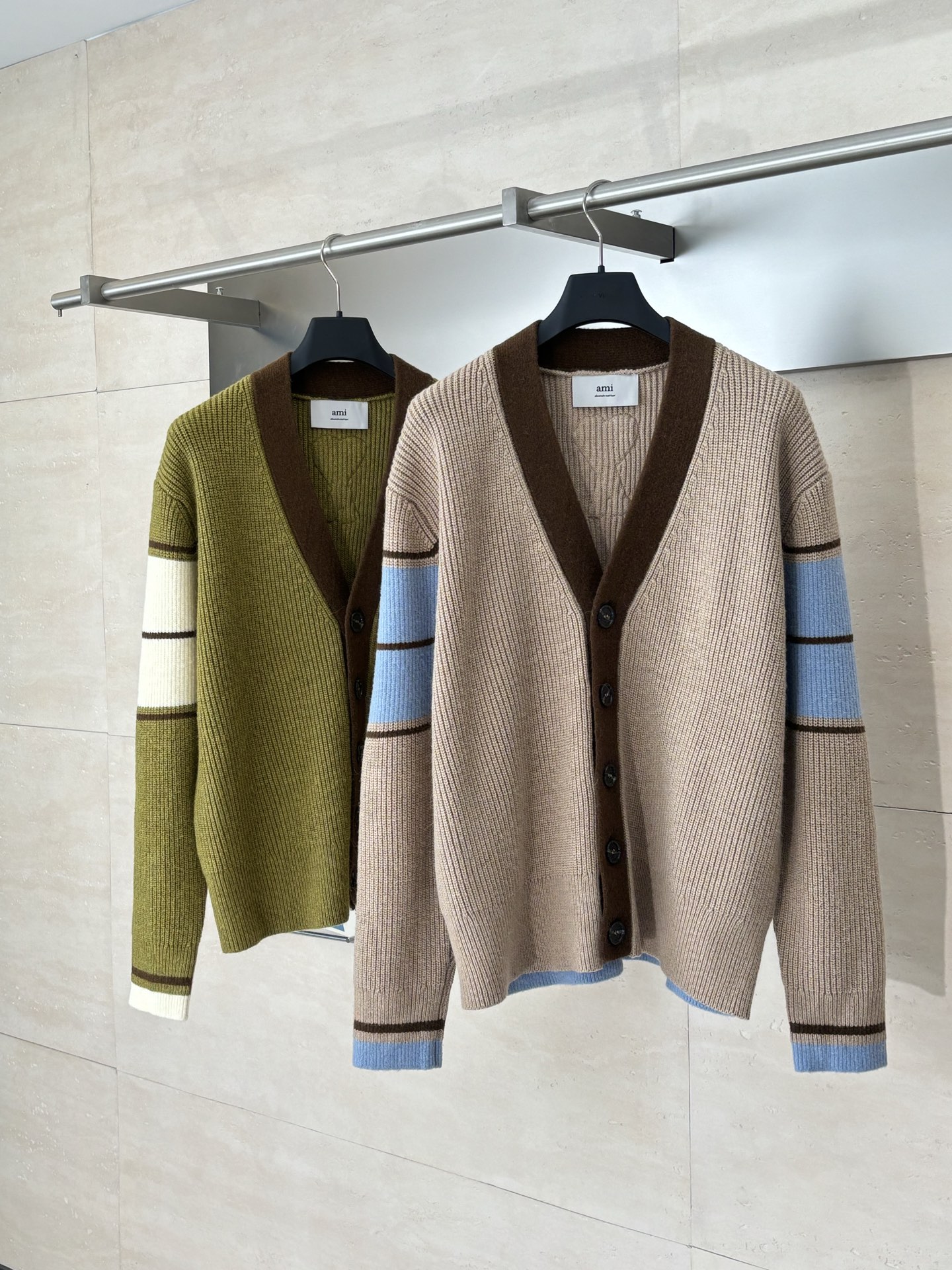 P295
Ami 爱心毛巾绣V领条纹针织开衫

Size：S/M/L/XL