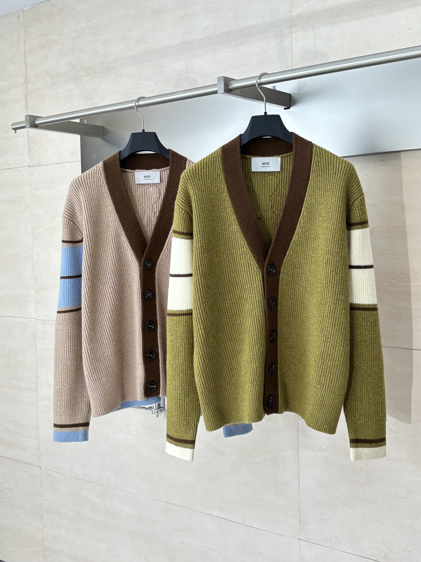 P295
Ami 爱心毛巾绣V领条纹针织开衫

Size：S/M/L/XL