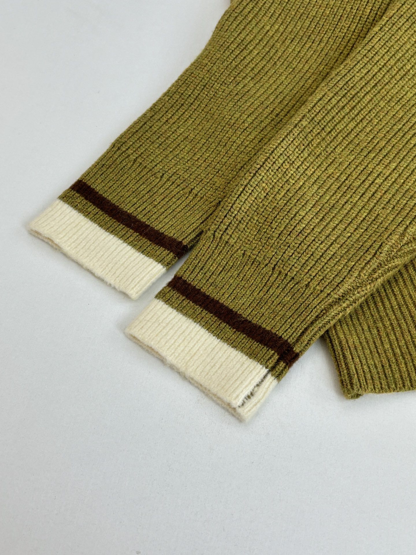 P295
Ami 爱心毛巾绣V领条纹针织开衫

Size：S/M/L/XL