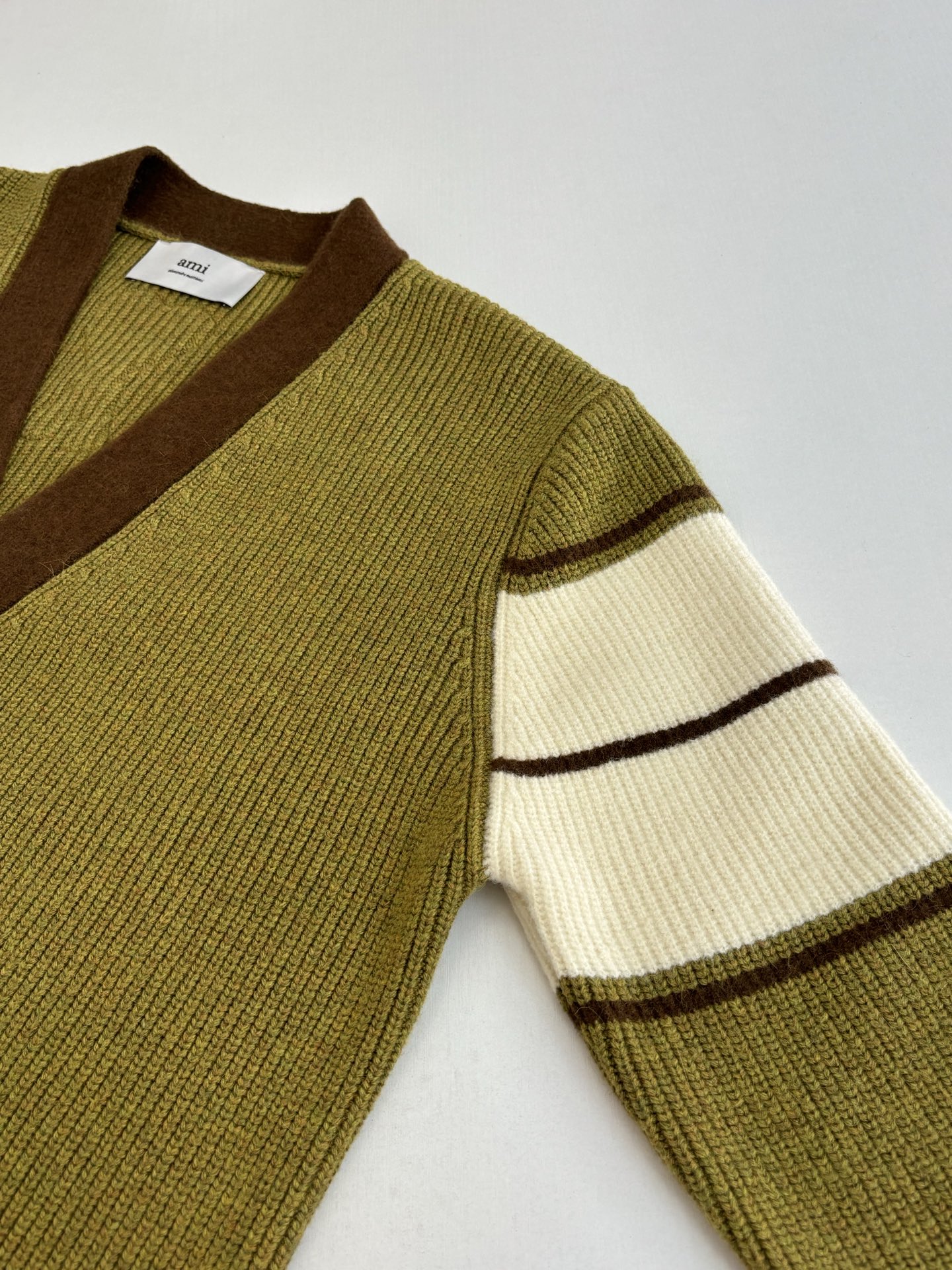 P295
Ami 爱心毛巾绣V领条纹针织开衫

Size：S/M/L/XL