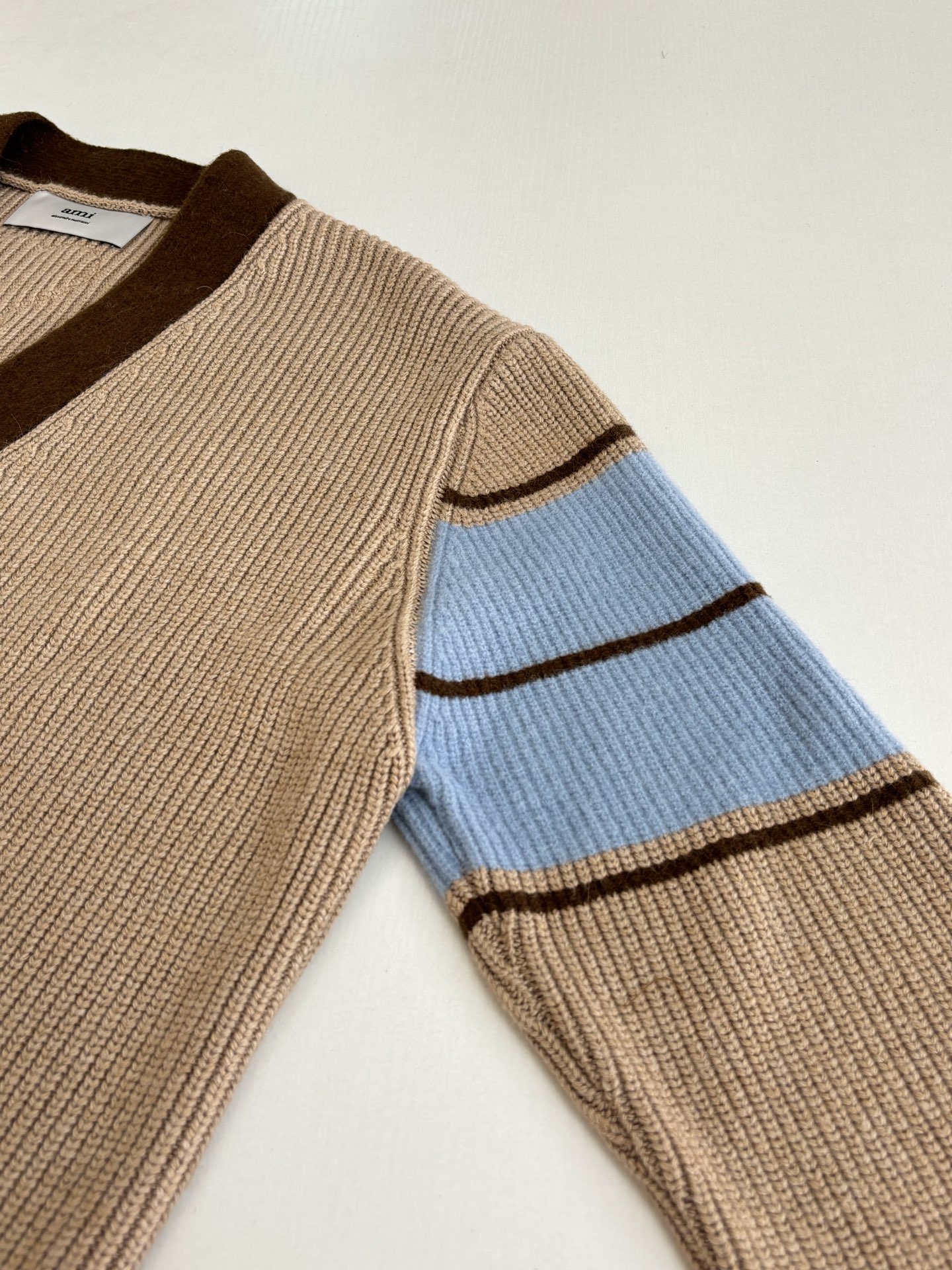 P295
Ami 爱心毛巾绣V领条纹针织开衫

Size：S/M/L/XL