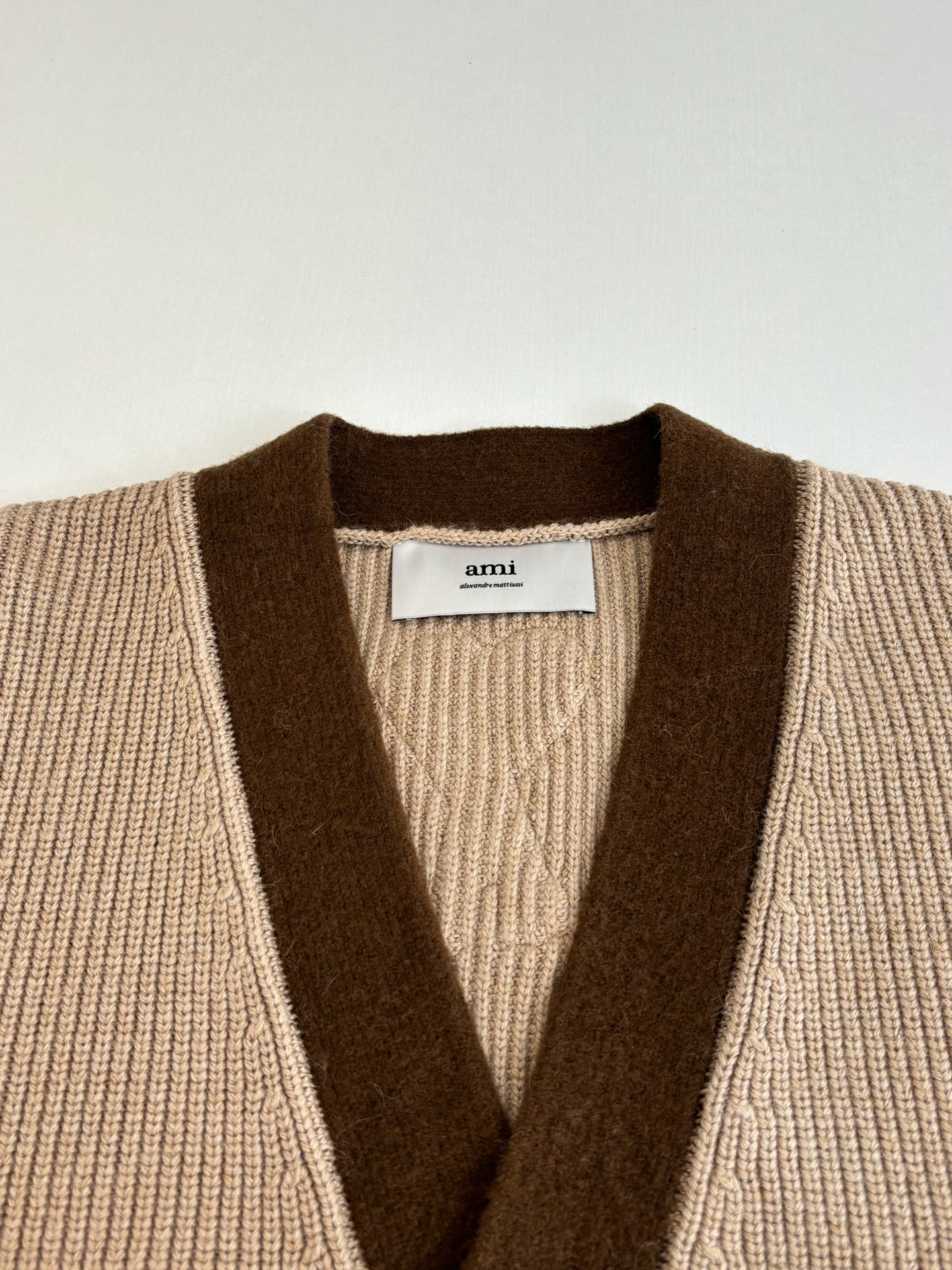 P295
Ami 爱心毛巾绣V领条纹针织开衫

Size：S/M/L/XL