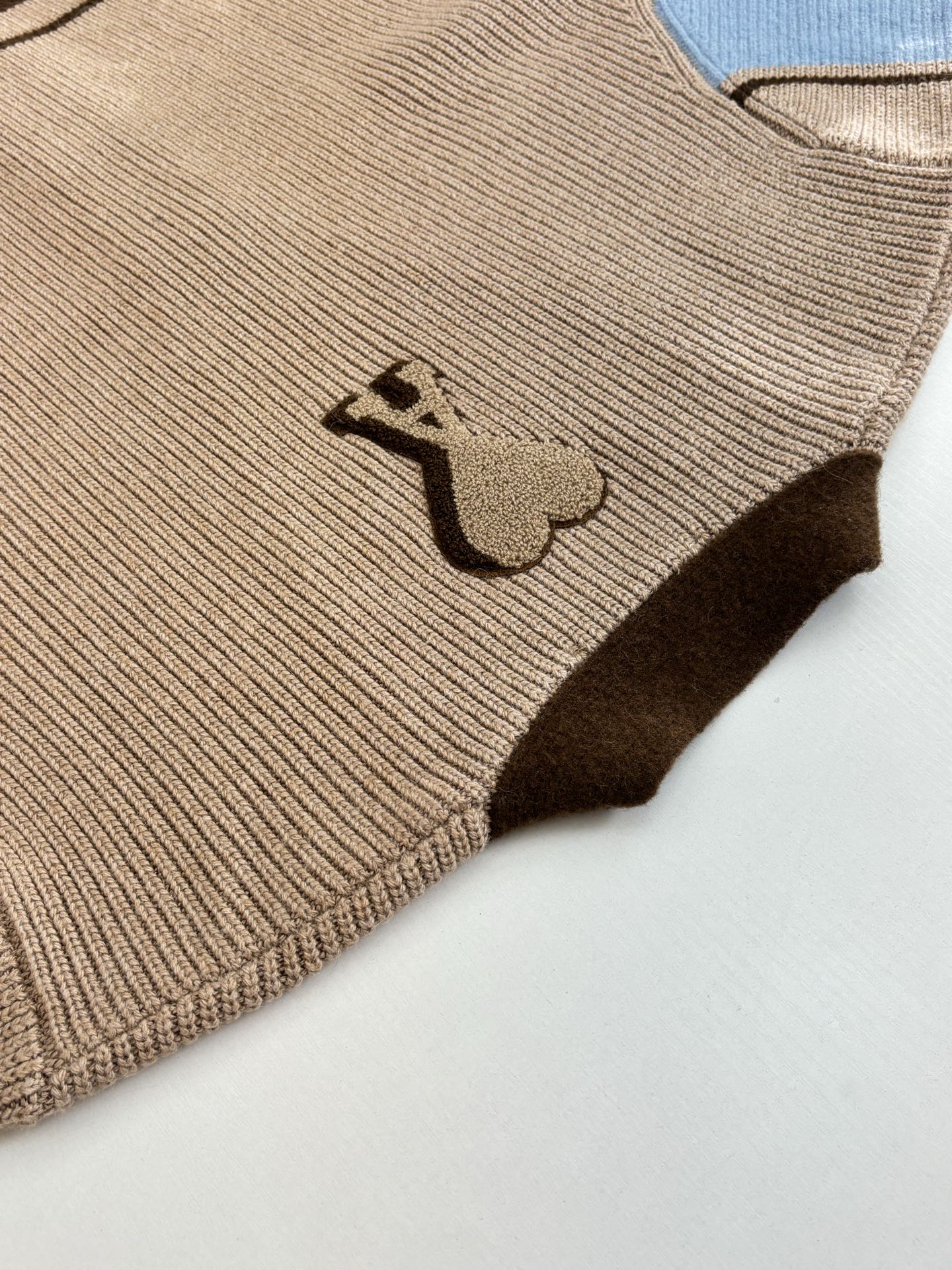 P295
Ami 爱心毛巾绣V领条纹针织开衫

Size：S/M/L/XL